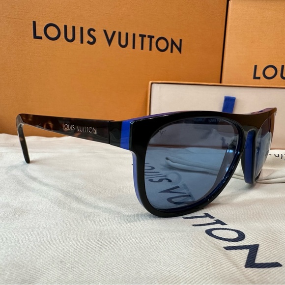 Louis Vuitton Other - Authentic Louis Vuitton Oliver sunglasses
